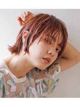 ロルド(Rold) 透け感くせ毛風外ハネミディアムウルフヘア20代30代40代