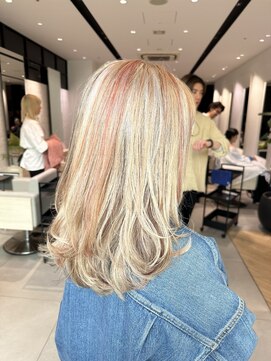 ステア ケース(stair case) ミセス　レイヤーカット　白髪活かし　ハイライト