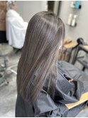 抜けても可愛いハイライト/赤みのないグレージュ×ロング