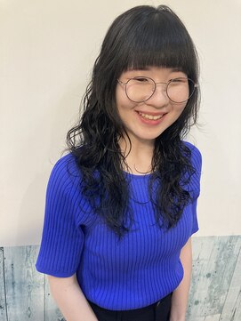 フェイバリットビューティシャルム(Favorite Beauty Charme) デザインパーマ×ロングヘア×ブルーブラック×ぱっつん前髪
