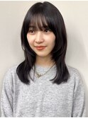 ミディアムレイヤー　暗髪　小顔カット