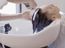 平々凡々の雰囲気（炭酸クレンジングを使ったヘッドスパ。マッサージで血行促進。）