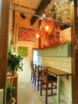 ヘアーカラーカフェ (HAIR COLOR CAFE)の写真/[カラー専門店♪] オーナー自ら手がけた雑貨屋さんのようなオシャレで落ち着ける空間でカウンセリング◇