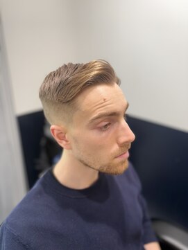 リバティシェアバーバー 銀座(LIBERTY SHARE BARBER) 7:3ハイフェードパートスタイル