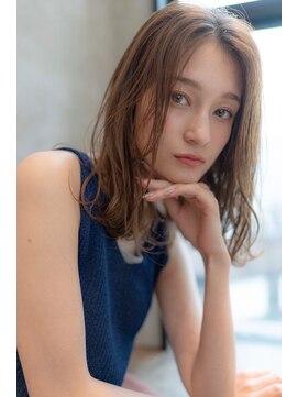 メゾンバイハバナ(maison by HAVANA) 大人かわいいフェザーバングカーキグレージュミディアムウルフ