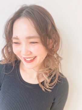 ココル(cocolu) ホワイトベージュ×インナーカラー