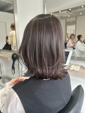 ヨロ 小岩(YOLO) レイヤーカットハイライトショートヘアイルミナカラーオージュア