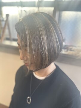 ヤドリギ(yadorigi) yadorigi コンパクトに収まるボブ