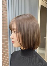 マニッシュ(Mannish)&nbsp;大人可愛いヘーゼルグレージュカラー顔まわりレイヤー小顔ボブ