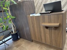 ボンズ(BONDS)の雰囲気(ウッド調の店内は落ち着いた大人っぽい空間。)