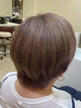 ピンクベージュ