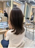 前髪ありミディアムレイヤーカット顔まわり透明感カラーベージュ