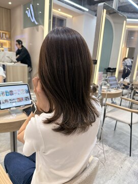 ウェイズトウキョウ 新宿店(Ways TOKYO) 前髪ありミディアムレイヤーカット顔まわり透明感カラーベージュ