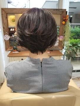 アナザースカイ (another sky) 前下がりショート×グレージュ