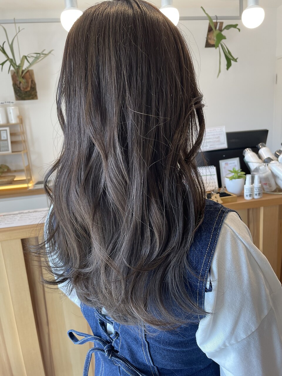 2025年秋】アッシュブラウン ロングの髪型・ヘアアレンジ｜人気