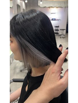 フラット(FLAT) インナーカラー×ホワイトシルバー