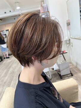 ブティック(boutique) 前下がりショートヘア