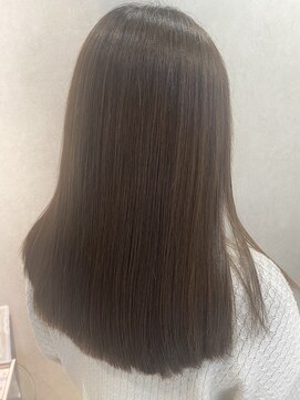ヘアーウーノイルヴェント(HAIR UNO ilvento) ツヤ感抜群プラチナカラー