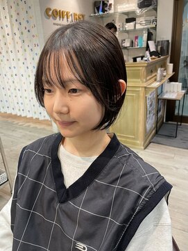 コワファーストナガサキシャンプーボーイ(COIFF1RST NAGASAKI SHAMPOO BOY) まるみボブ ショートボブ シースルーバング 長崎浜の町