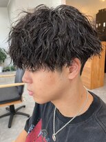 フゥ 宇都宮(FeU) 波巻きスパイラルパーマシャドウパーマメンズ刈り上げ緩め30代