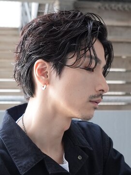 フィフス(fifth) 原宿緩めツイストスパイラルパーマ刈り上げセンターパート黒髪