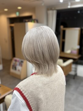 リングバイモアムー(Ring by Moremuu) ブリーチホワイト