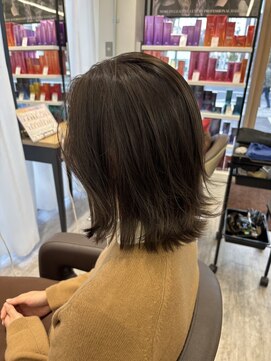 ウイ バイ ファースト 北四番丁店(u'i by first) 外はねミディアムボブ×オリーブベージュ