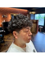 ハナテンベース(HANATEN BASE) スペインカール×フェード メンズパーマ_メンズカット