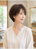 大人女性のふんわりショートボブ