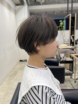 イヴォークトーキョーオーサカ(EVOKE TOKYO osaka)&nbsp;スタイルチェンジ！ 耳かけショート 丸み 可愛い グレージュ