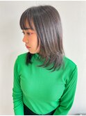 顔まわりレイヤーヘア／ブラックカラー
