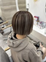 ラビス クローバー(Lovis clover) ツヤ髪スタイル チェリーブラウン ホワイトグレージュ