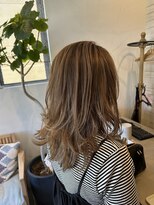 リーシュ(LEASH)&nbsp;透明感たっぷりカラーで白髪を活かした大人のハイライトカラー