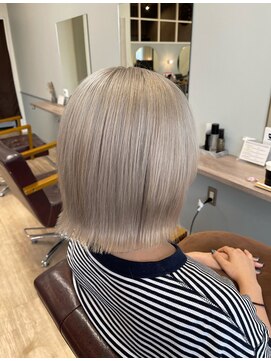 ブルジョン(Bourgeon) ホワイトベージュ