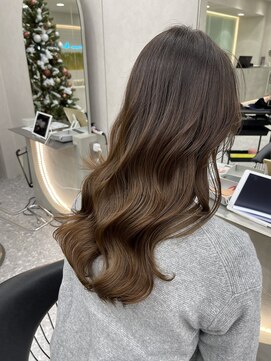 ロンド マーレ 天神大名店(Lond mare) レイヤー　オリーブグレー　グレージュ　縮毛矯正　暗髪カラー