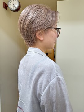 ヒントステーション(HINTSTATION) 〈浅草 半個室〉ホワイトベージュ×ハイトーンショート