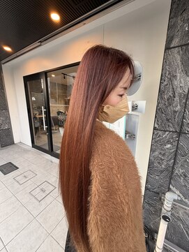 アトラス(ATRAS) サーモンピンクカラーで透明感たっぷりの艶ロング