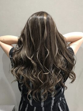 アイコニック 天神店(ICONIQ) カラーマジック【セクシーベージュ×ハイライト】