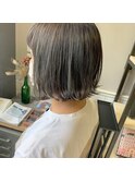 切りっぱなしボブ グレーアッシュ ハイライト