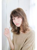 ヌーディーベージュのゆるふわミックスカール