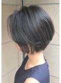 襟足すっきり前下がりショートボブ/フェザーショート/30代