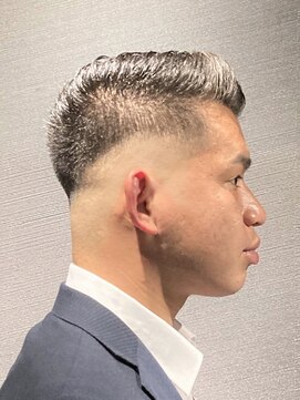 ビーダンディー(Bee dandy) スーツに合う!ビジネスマン スキンフェードカット オールバック