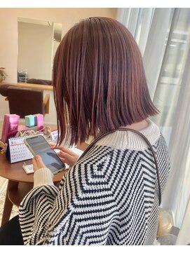 アメリ(Amelie) ブリーチなしピンクカラー×切りっぱなしボブ