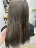 オリーブベージュ