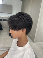 ホワイト(WHITE)&nbsp;毛流れセンターパート　ニュアンスパーマ