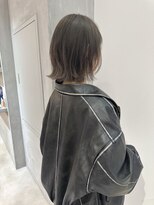 ヨーク(YOKE)&nbsp;YOKE 切りっぱなしボブレイヤーボブ外ハネボブアッシュグレー