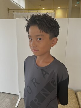 サラビューティーサイト 九大学研都市店(SARA Beauty Sight) 刈り上げスパイキーショート