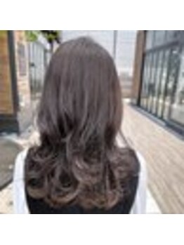 アットユー プラス(at-U plus)の写真/年齢を重ねても美しい髪でいられるよう、髪も頭皮も負担が少ないカラー剤を厳選しております!
