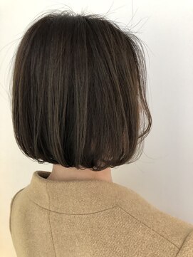 ネイヴィル(navile) オリーブベージュ×乾かしただけでまとまるボブ