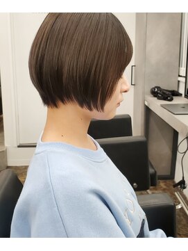 アドラ(ADLLA) ナチュラルショートボブ